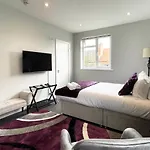 Bella\'S Place Near Wembley Stadium